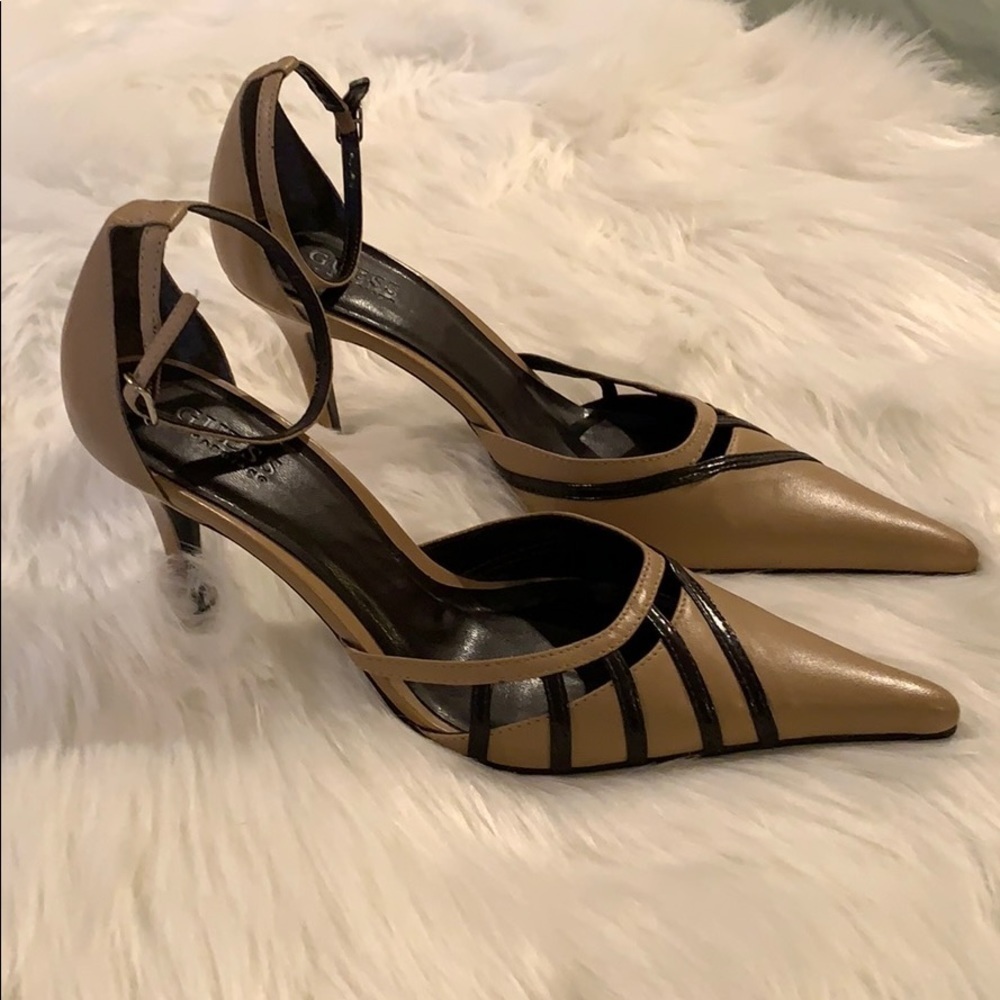 Guess by Marciano Leather Tan heels w/black detail​​​​​​​​​​​​​​​​​​​​​​​
